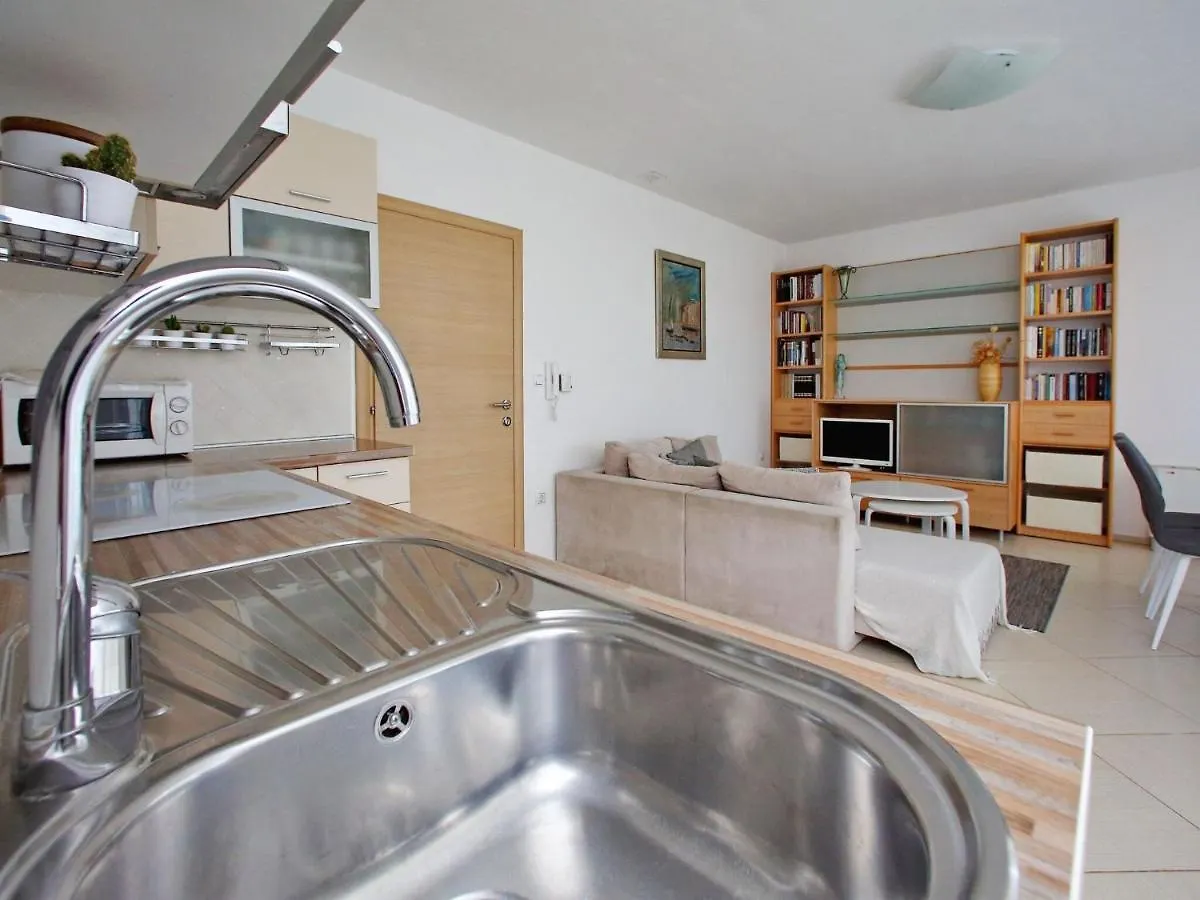 Sun-Kissed Apartment In Bibinje With Garden