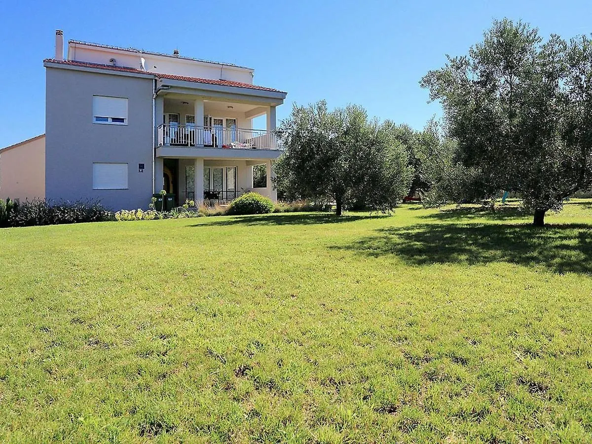 Sun-Kissed Apartment In Bibinje With Garden 0*,