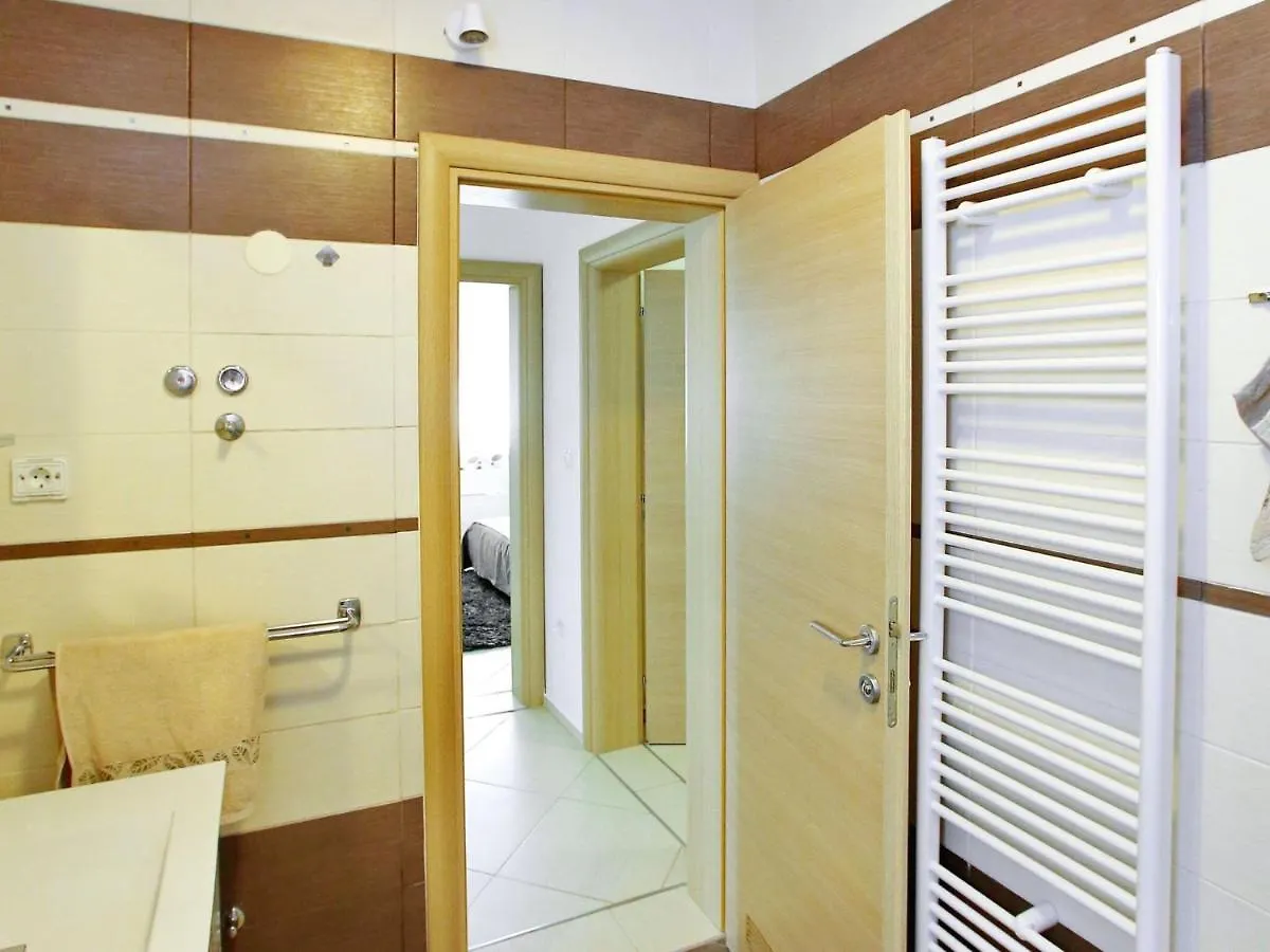 Sun-Kissed Apartment In Bibinje With Garden