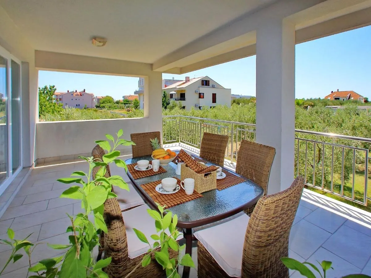 Sun-Kissed Apartment In Bibinje With Garden