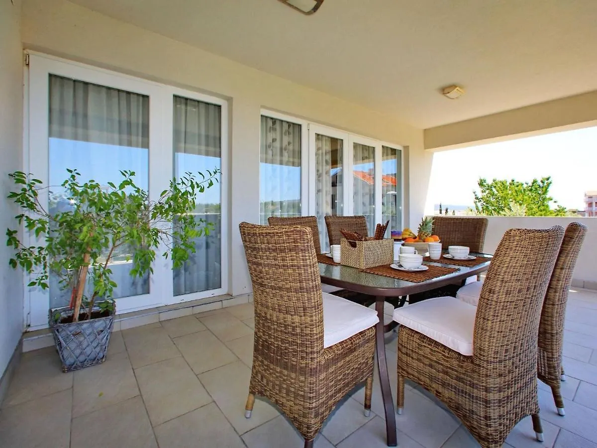 Sun-Kissed Apartment In Bibinje With Garden