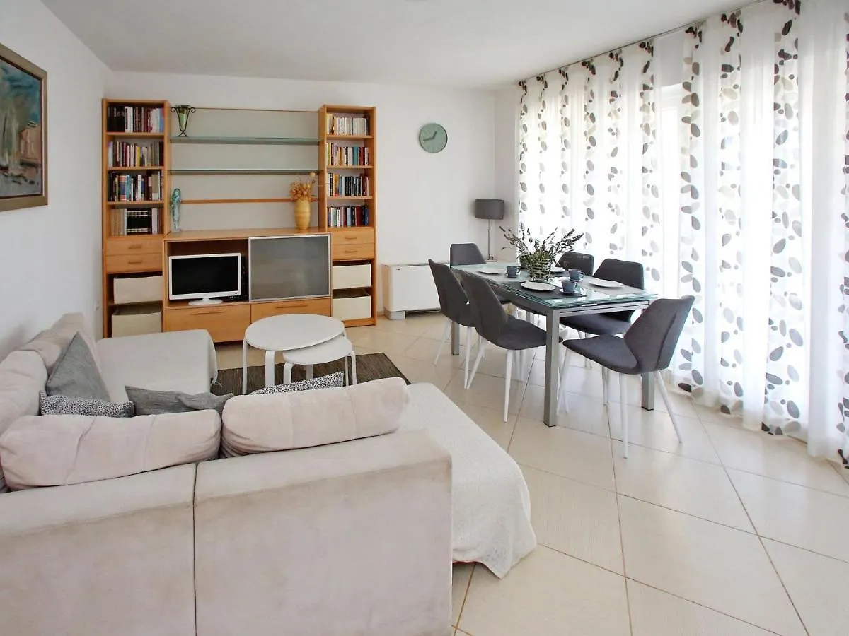 Sun-Kissed Apartment In Bibinje With Garden