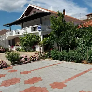 Ana Apartman